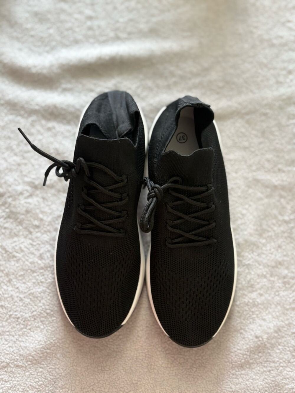 NEW Women’s Black Lightweight Sneakers Mesh Lace Up Shoes Size 37 US 6.5